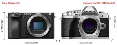 Größenvergleich: Sony Alpha 6500 vs. OM System OM-D E-M10 Mark III Größenvergleich: Sony Alpha 6500 vs. OM System OM-D E-M10 Mark III