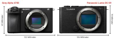 Größenvergleich: Sony Alpha 6700 vs. Panasonic Lumix DC-S9 Größenvergleich: Sony Alpha 6700 vs. Panasonic Lumix DC-S9