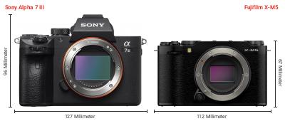 Größenvergleich: Sony Alpha 7 III vs. Fujifilm X-M5
