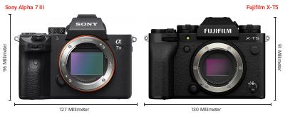 Größenvergleich: Sony Alpha 7 III vs. Fujifilm X-T5 Größenvergleich: Sony Alpha 7 III vs. Fujifilm X-T5
