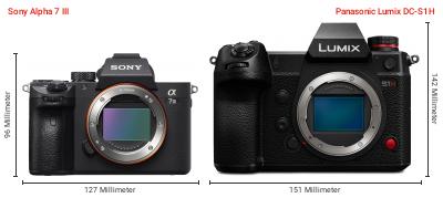 Größenvergleich: Sony Alpha 7 III vs. Panasonic Lumix DC-S1H Größenvergleich: Sony Alpha 7 III vs. Panasonic Lumix DC-S1H