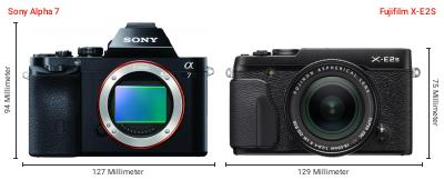Größenvergleich: Sony Alpha 7 vs. Fujifilm X-E2S Größenvergleich: Sony Alpha 7 vs. Fujifilm X-E2S