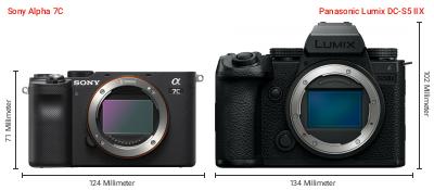 Größenvergleich: Sony Alpha 7C vs. Panasonic Lumix DC-S5 IIX Größenvergleich: Sony Alpha 7C vs. Panasonic Lumix DC-S5 IIX