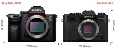Größenvergleich: Sony Alpha 7R IIIA vs. Fujifilm X-T30 II Größenvergleich: Sony Alpha 7R IIIA vs. Fujifilm X-T30 II