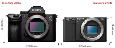 Größenvergleich: Sony Alpha 7R IIIA vs. Sony Alpha ZV-E10 Größenvergleich: Sony Alpha 7R IIIA vs. Sony Alpha ZV-E10