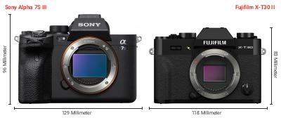 Größenvergleich: Sony Alpha 7S III vs. Fujifilm X-T30 II Größenvergleich: Sony Alpha 7S III vs. Fujifilm X-T30 II