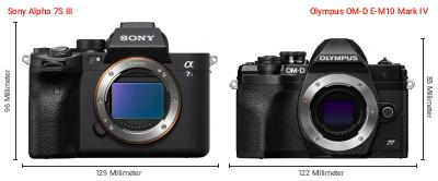 Größenvergleich: Sony Alpha 7S III vs. OM System OM-D E-M10 Mark IV Größenvergleich: Sony Alpha 7S III vs. OM System OM-D E-M10 Mark IV