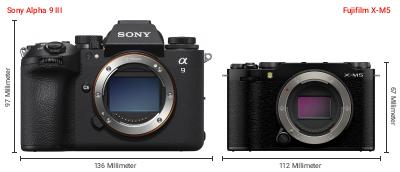 Größenvergleich: Sony Alpha 9 III vs. Fujifilm X-M5 Größenvergleich: Sony Alpha 9 III vs. Fujifilm X-M5