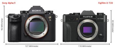 Größenvergleich: Sony Alpha 9 vs. Fujifilm X-T30 Größenvergleich: Sony Alpha 9 vs. Fujifilm X-T30