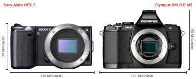 Größenvergleich: Sony Alpha NEX-5 vs. OM System OM-D E-M5 Größenvergleich: Sony Alpha NEX-5 vs. OM System OM-D E-M5