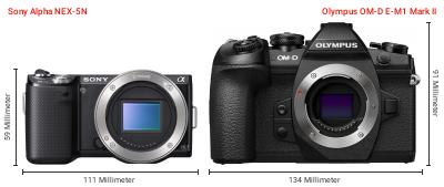 Größenvergleich: Sony Alpha NEX-5N vs. OM System OM-D E-M1 Mark II Größenvergleich: Sony Alpha NEX-5N vs. OM System OM-D E-M1 Mark II