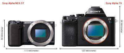 Größenvergleich: Sony Alpha NEX-5T vs. Sony Alpha 7S Größenvergleich: Sony Alpha NEX-5T vs. Sony Alpha 7S